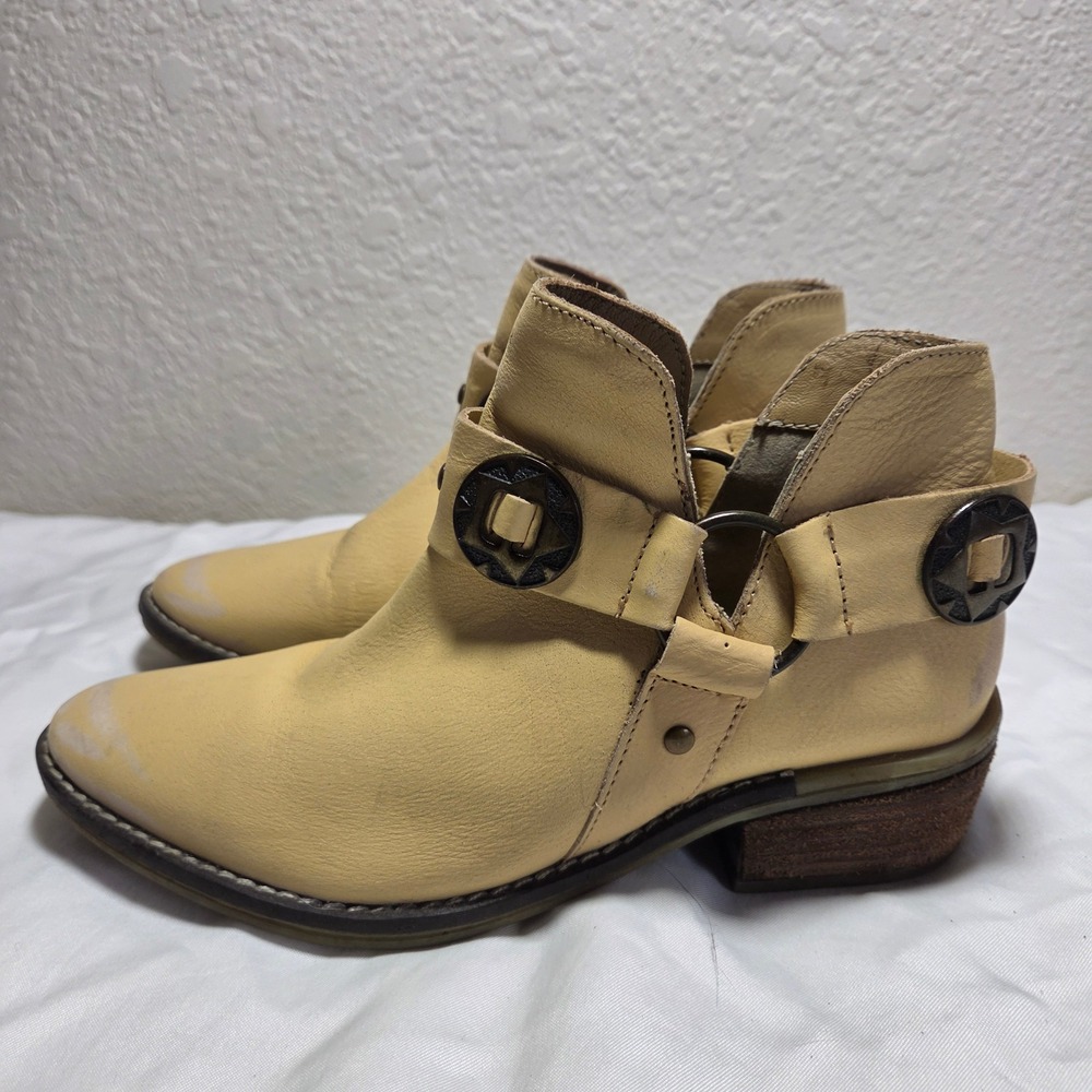 Vintage 7 La Cienega Boot 2039 Yellow Leather Harness Ankle Booties 7